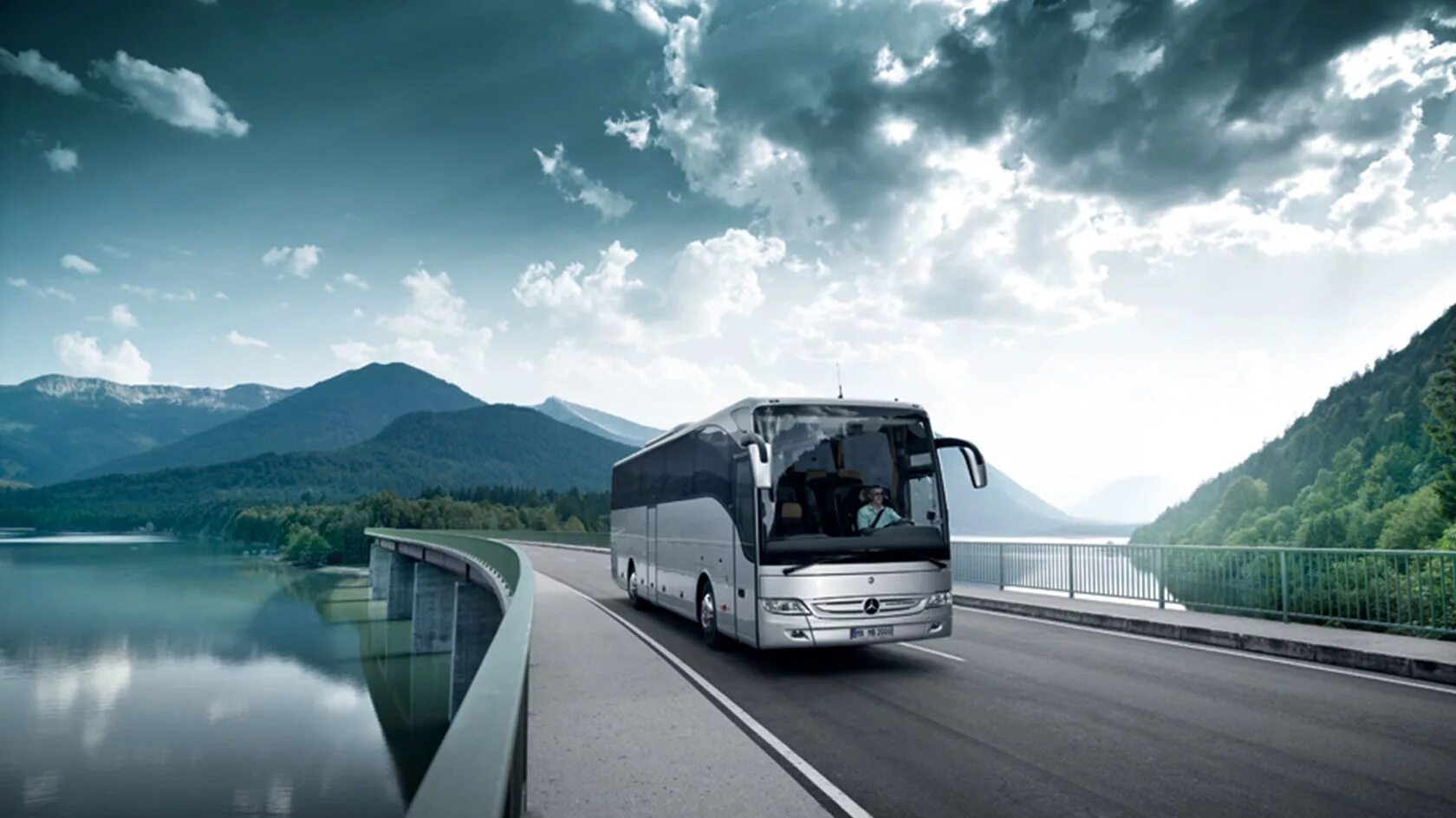 Рабочий автобуса фото Tourismo Euro V: Comfort - Mercedes-Benz Buses