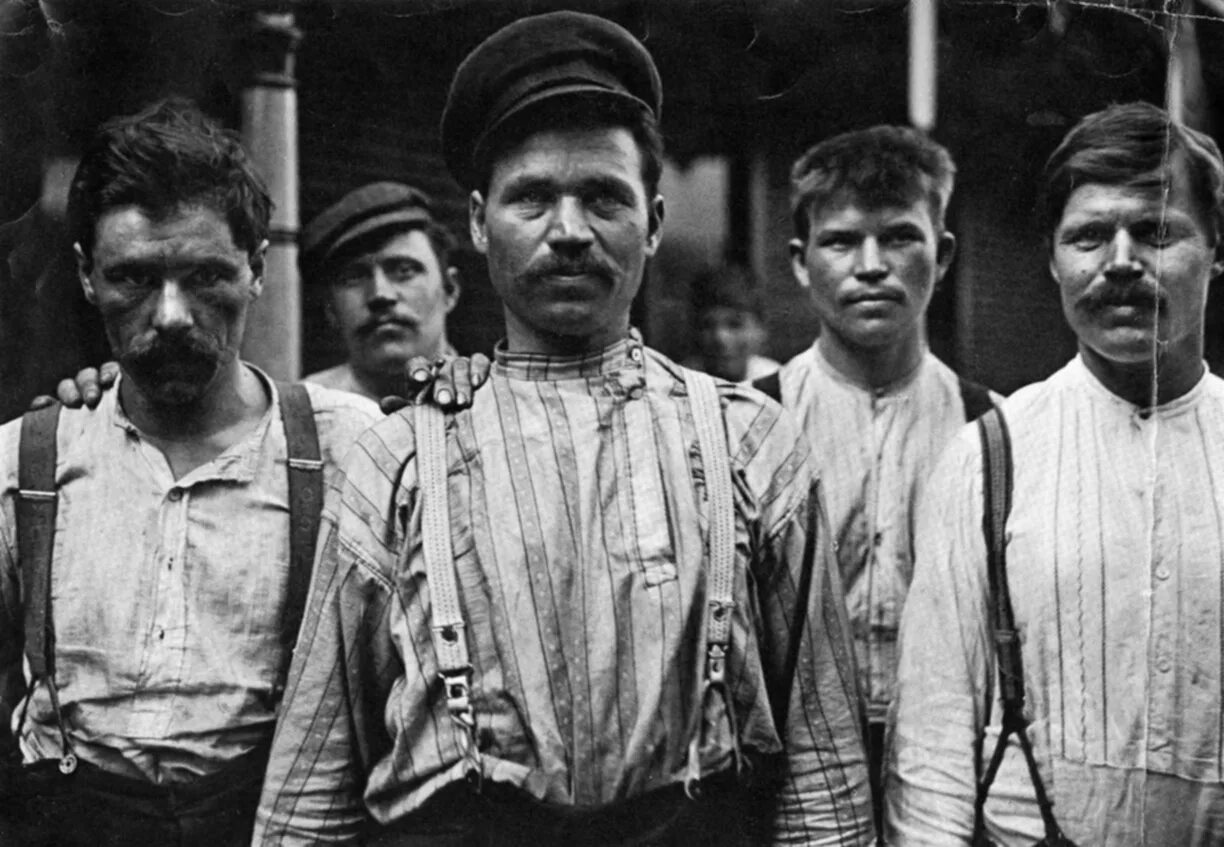 Рабочий класс фото File:Laborers at a Russian boarding house by Lewis Hines, Homestead, PA, 1909 (c