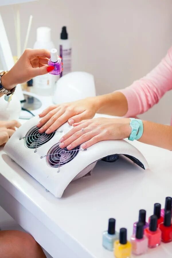 Рабочий маникюр фото Woman Hand on Manicure Treatment in Beauty Salon. Beauty Parlour Stock Image - I