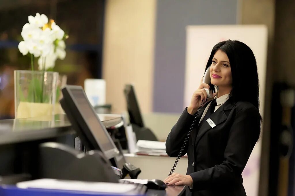 Работа администратором фото Night Manager of the Hotel Conditions: Working at a business hotel reception Sch