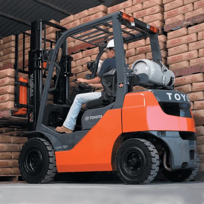 Работа погрузчик фото FORKLIFT - 2.1T TO 2.5T for Rent - Kennards Hire