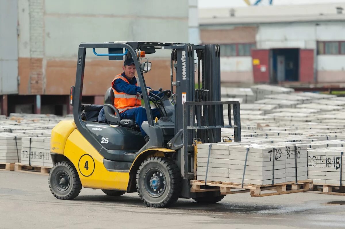 Работа погрузчик фото Pool of Special-Purpose Vehicles at the Cargo Terminal Expanded - Судоходная ком