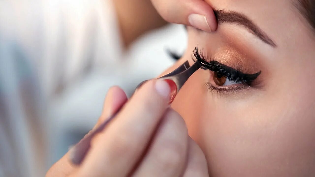 Работа ресниц фото Individual Lashes: How to Apply and Remove Them - L’Oréal Paris