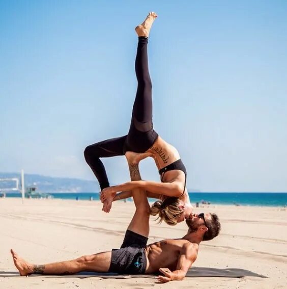 Работа в парах фото Couple Yoga Poses for a Better Relationship Jeremy Life Couples yoga poses, Part