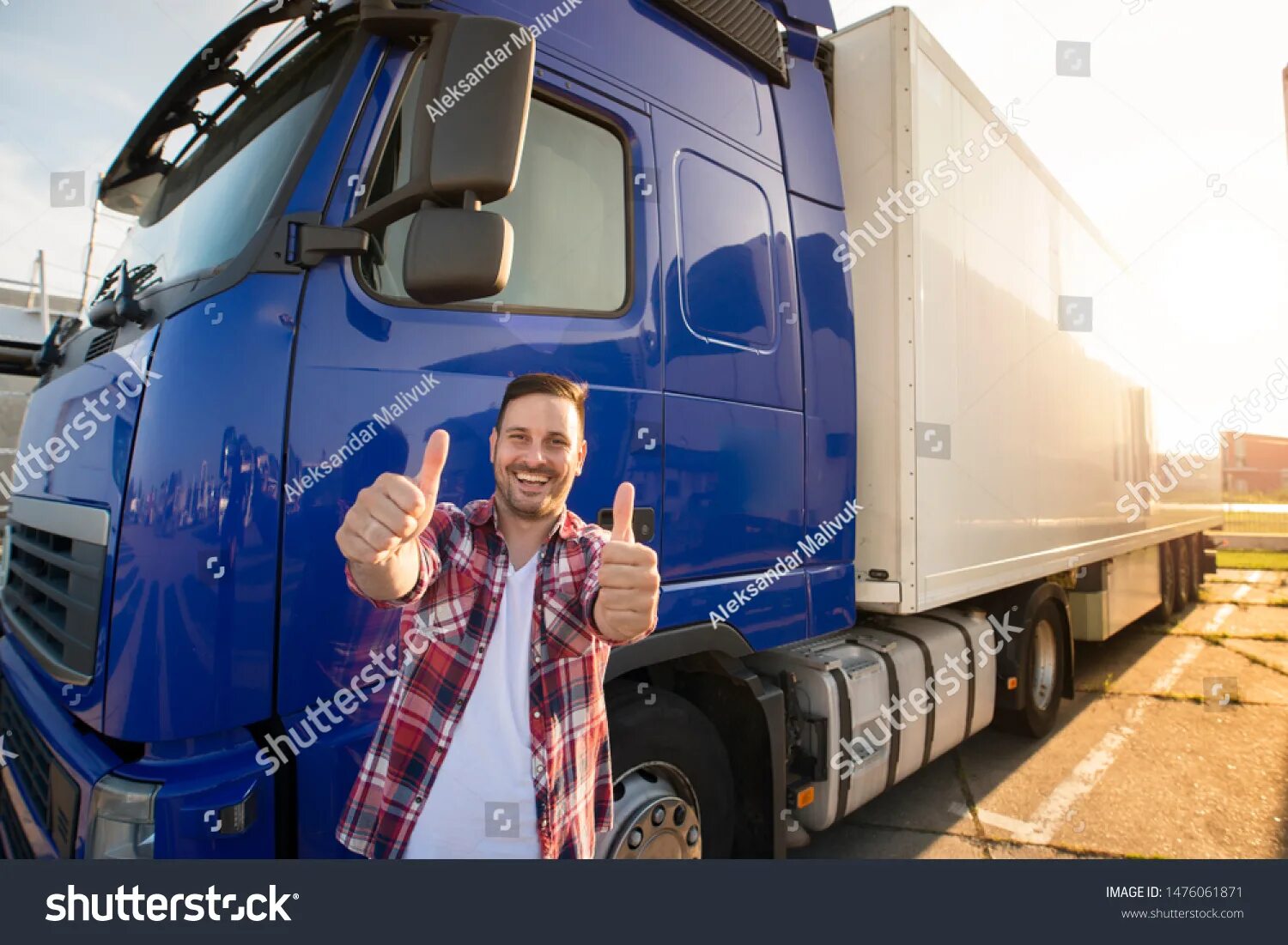 Работа водитель е казань с фото свежие 123.482 Truck drivers Görseli, Stok Fotoğraflar ve Vektörler Shutterstock