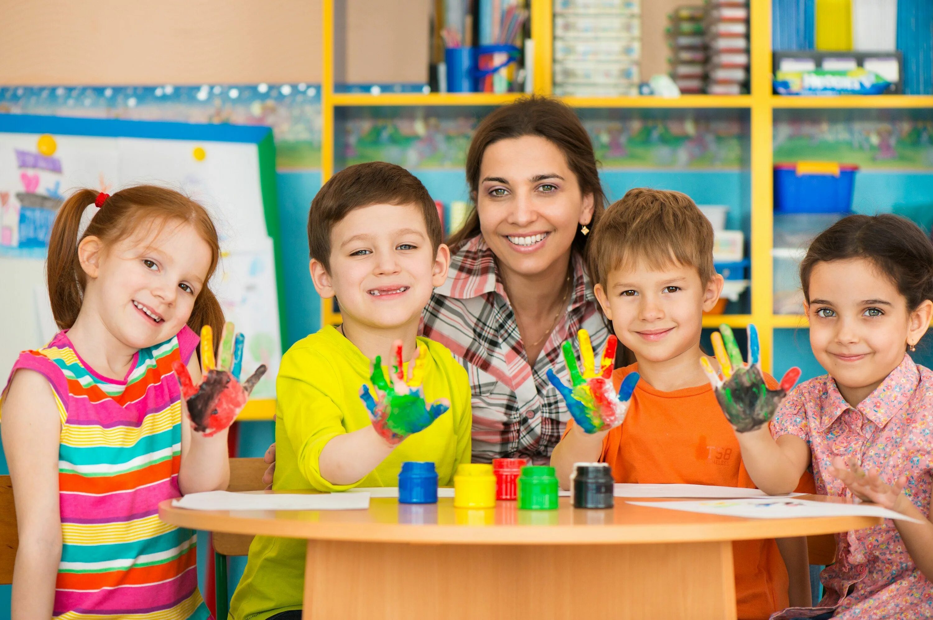 Работа воспитателя фото Types of Preschool Programs Early childhood education classroom, Childcare jobs,