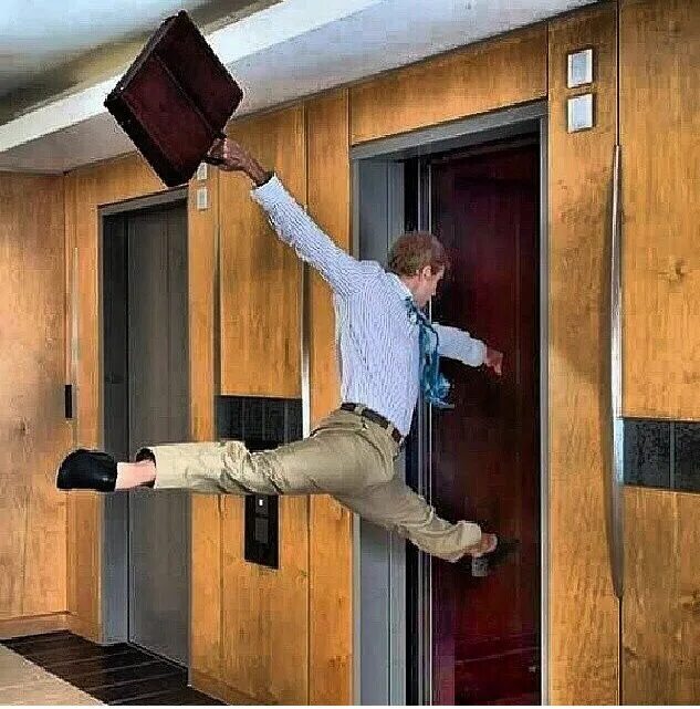 Работник года прикол картинки Me leaving work today knowing it's a 3-day weekend. TGIF!! Leaving work, Work to