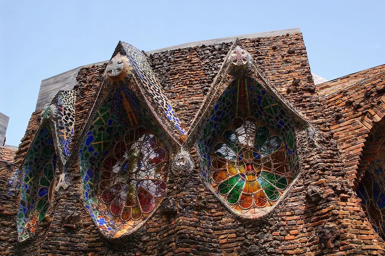 Работы антонио гауди фото Colonia Guell: Windows Gaudi architecture, Antoni gaudi, Art nouveau architectur