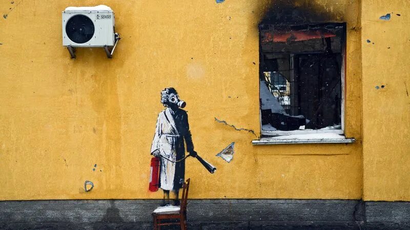 Работы бэнкси фото в хорошем качестве Banksy announces new exhibition of his statement-making street art CNN