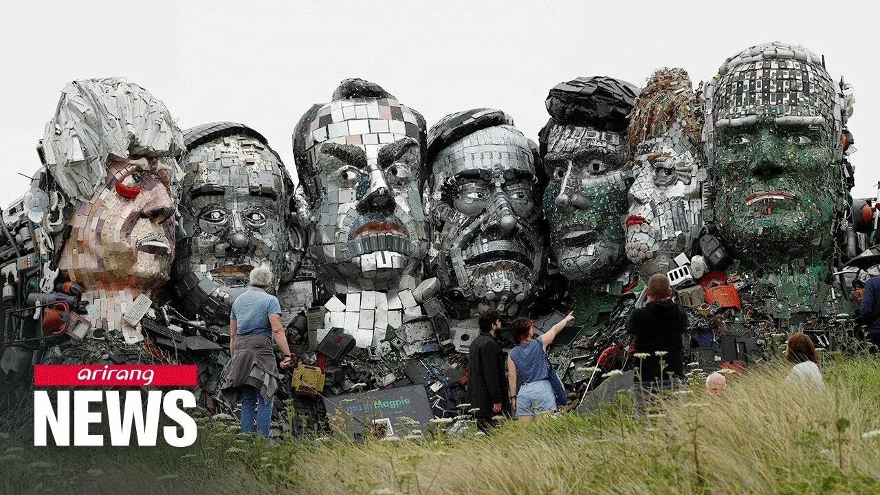 Работы фото 7 6 Mount Recyclemore' sculpture created with e-waste depicting G7 leaders - YouTube