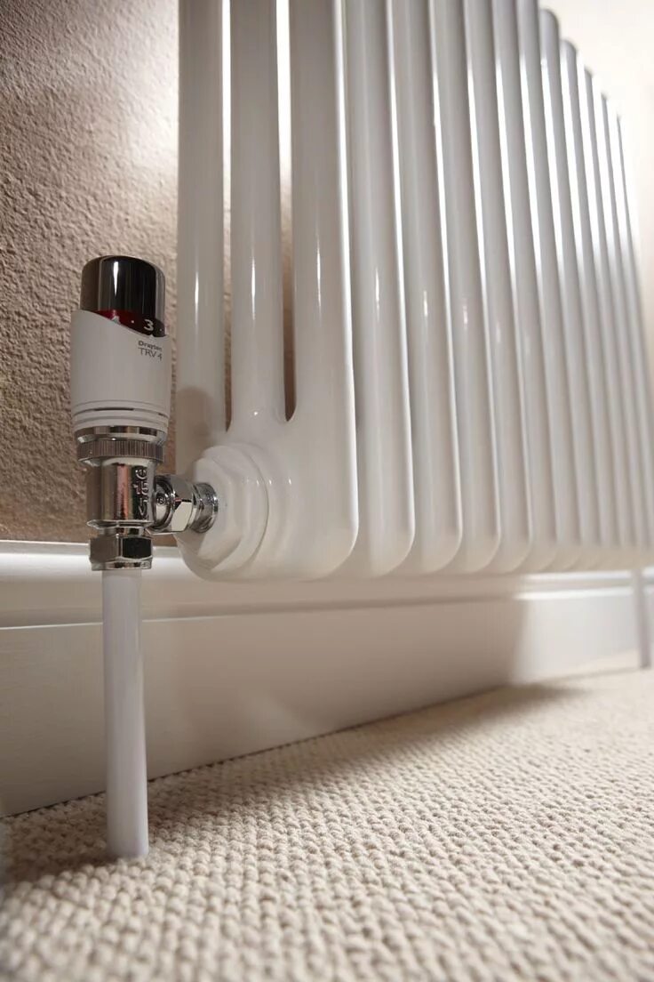 Радиатор вертикальный с нижним подключением с термоголовкой The UK's best selling premier thermostatic radiator valve the Drayton TRV4, valv