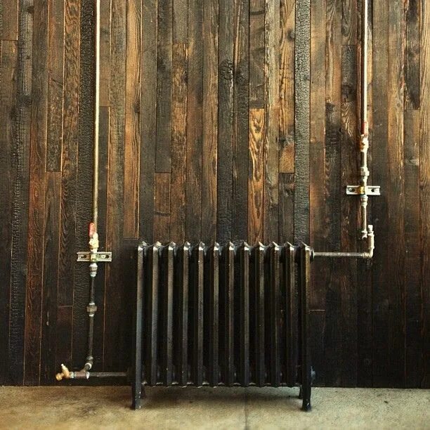 Радиаторы в стиле лофт Pin by Rick Stirling on I'm going to build a house Old radiators, Rustic wood wa