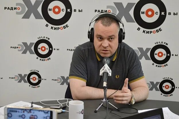 Радио киров фото Он движется в правильном стилевом направлении". Разбираем образы Ильи Шульгина