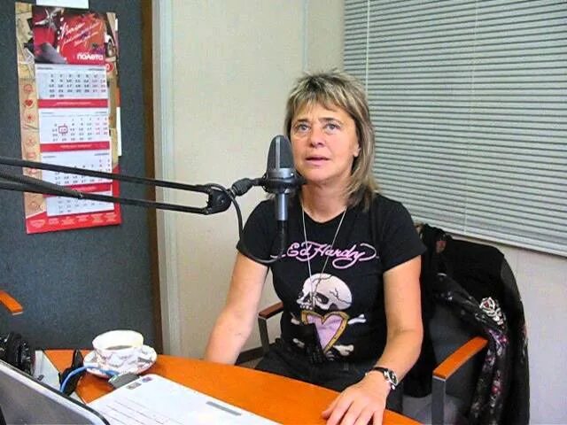 Радио рокс ведущие фото К 70-летию Сюзи Кватро. Из архивов MOTORADIO - радио РОКС. Suzy Quatro на радио 