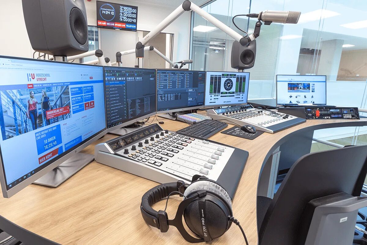 Радио студия фото State-of-the-art studios for journalism students Triple Audio B.V. Engineering &