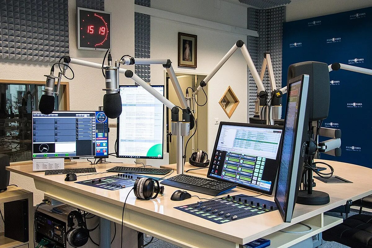 Радио студия фото File:Radio Maria Studio in Adliswil.jpg - Wikipedia