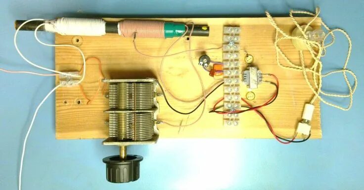 Радио своими руками в домашних Loud MW Diode Radio V2 From Above Radio design, Electronics projects diy, Radio