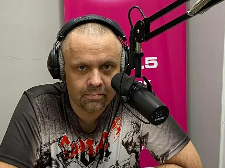 Радио ведущие мужчины фото 45-летний ведущий "Ретро FM" и "Радио Шансон" Валерий Крыгин скончался от инсуль