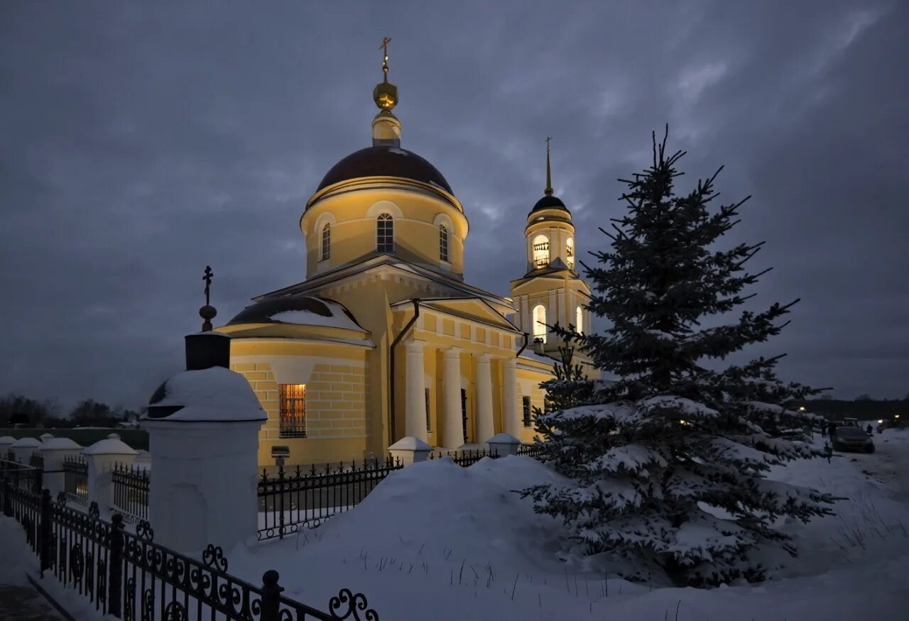 Радонеж уральская ул 25 фото История рядом - Радонеж, достопримечательность, находящаяся рядом с Дубровским л