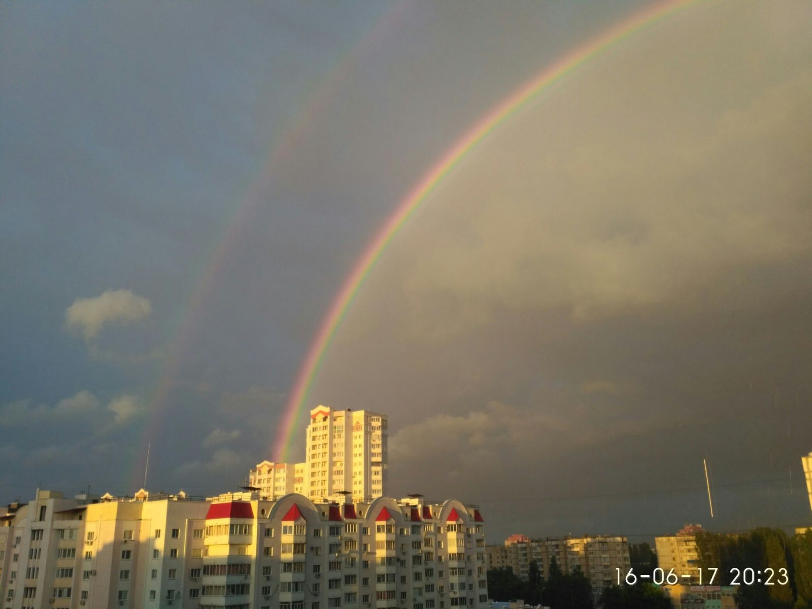 Радуга фото липецк плеханова Двойная радуга осветила небо над Липецком - LipetskMedia