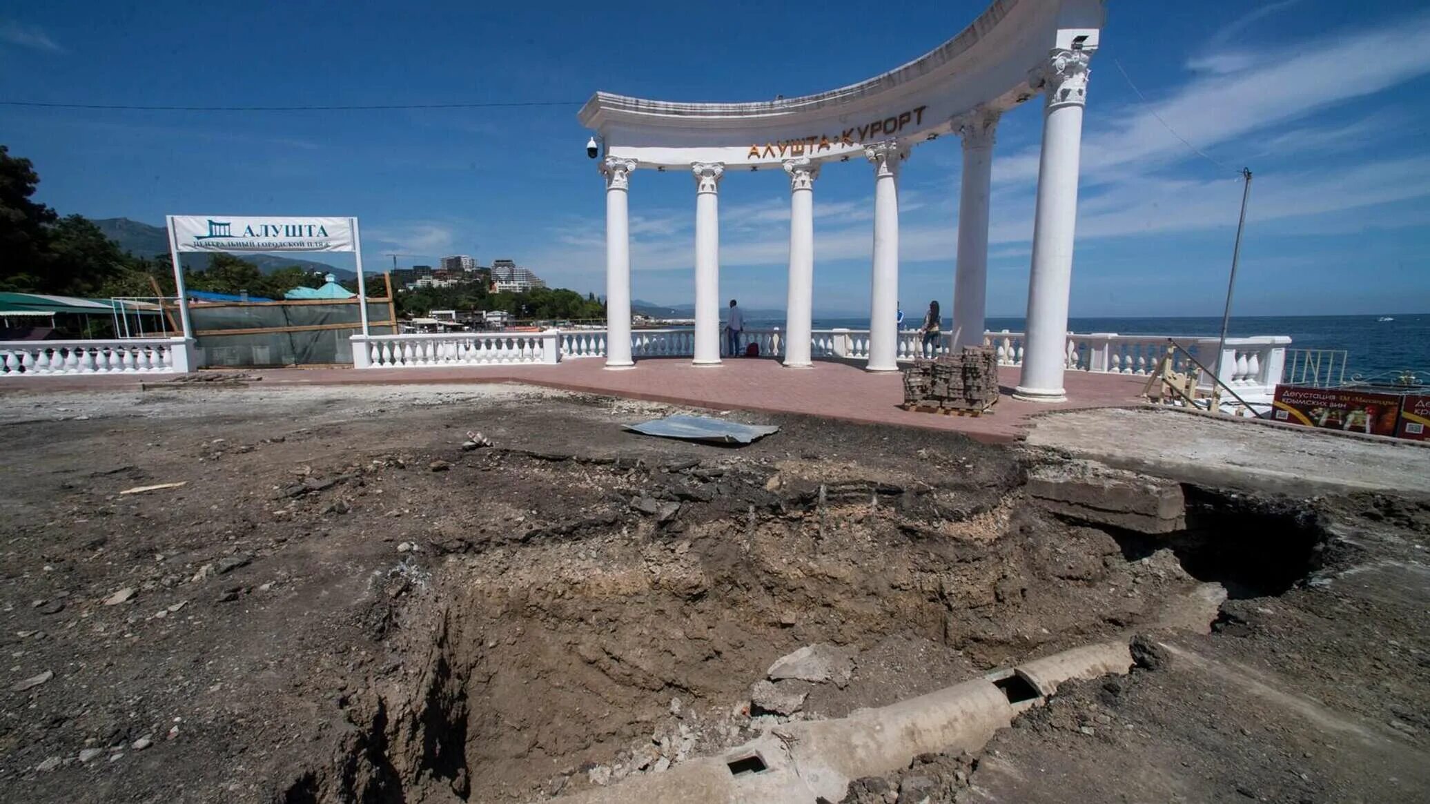 Радуга набережная ул 4а алушта фото Снова не успели: ремонт алуштинской набережной закончат в декабре - РИА Новости 