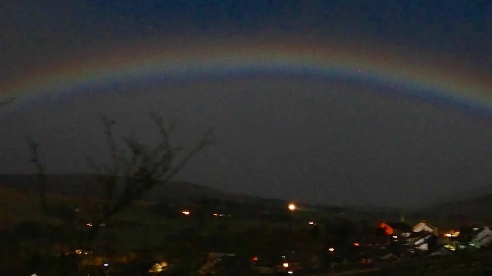 Радуга ночью фото Moonbow over Cumbria heralds arrival of spring 2019 What a beautiful world, Cumb