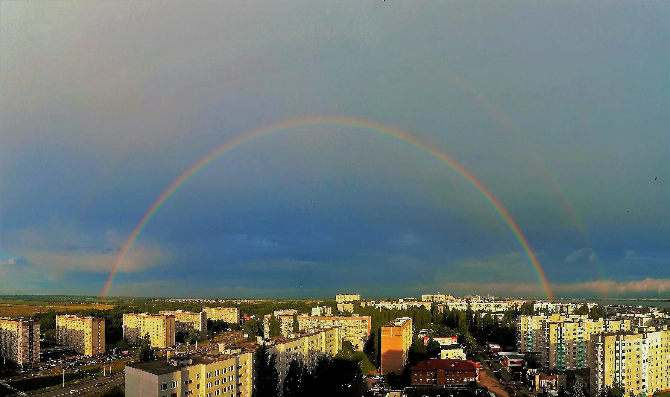 Радуга пермь фото Фото Радуга на небе выгнулась дугой на фотохостинге Fotoload