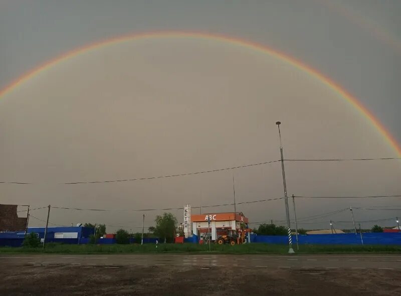 Радуга ул пушкина 4а фото Радугу во всё небо наблюдали накануне выходных жители Чехова