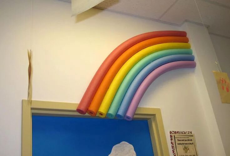 Радуга в оформлении детской rainbow pool noodles - Google Search Rainbow theme classroom, Classroom themes, 