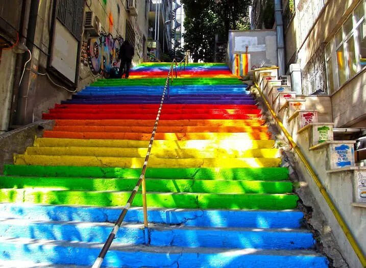 Радужная 12 фото Rainbow Stairs In Istanbul, Turkey by Hüseyin Çetinel (source:VICIGO.COM) Stairc