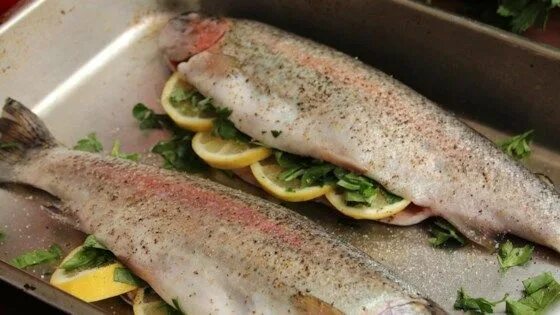 Радужная форель в духовке рецепт с фото Baked Fresh Rainbow Trout Recipe Trout recipes, Rainbow trout recipes, Recipes