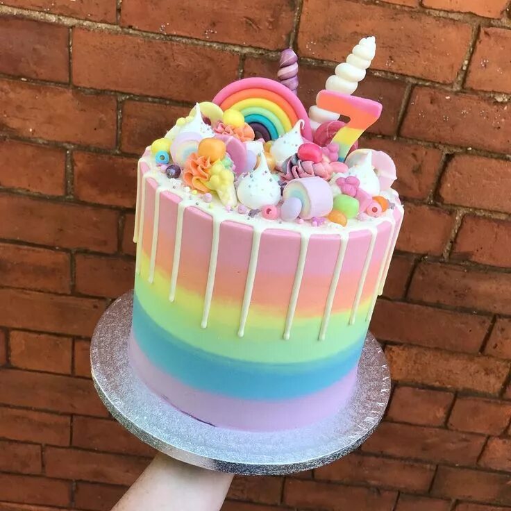 Радужное оформление торта Three Bears Bakery on Instagram: "A super colourful rainbow and unicorn themed c