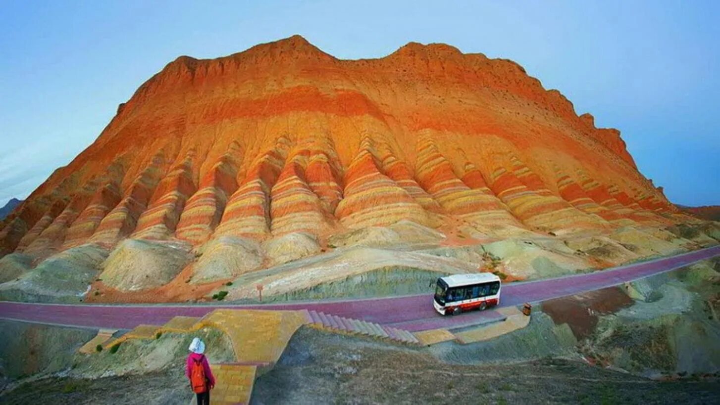 Радужные горы в китае фото Фотошоп в реальной жизни: разноцветные горы, простирающиеся на 500 квадратных ки