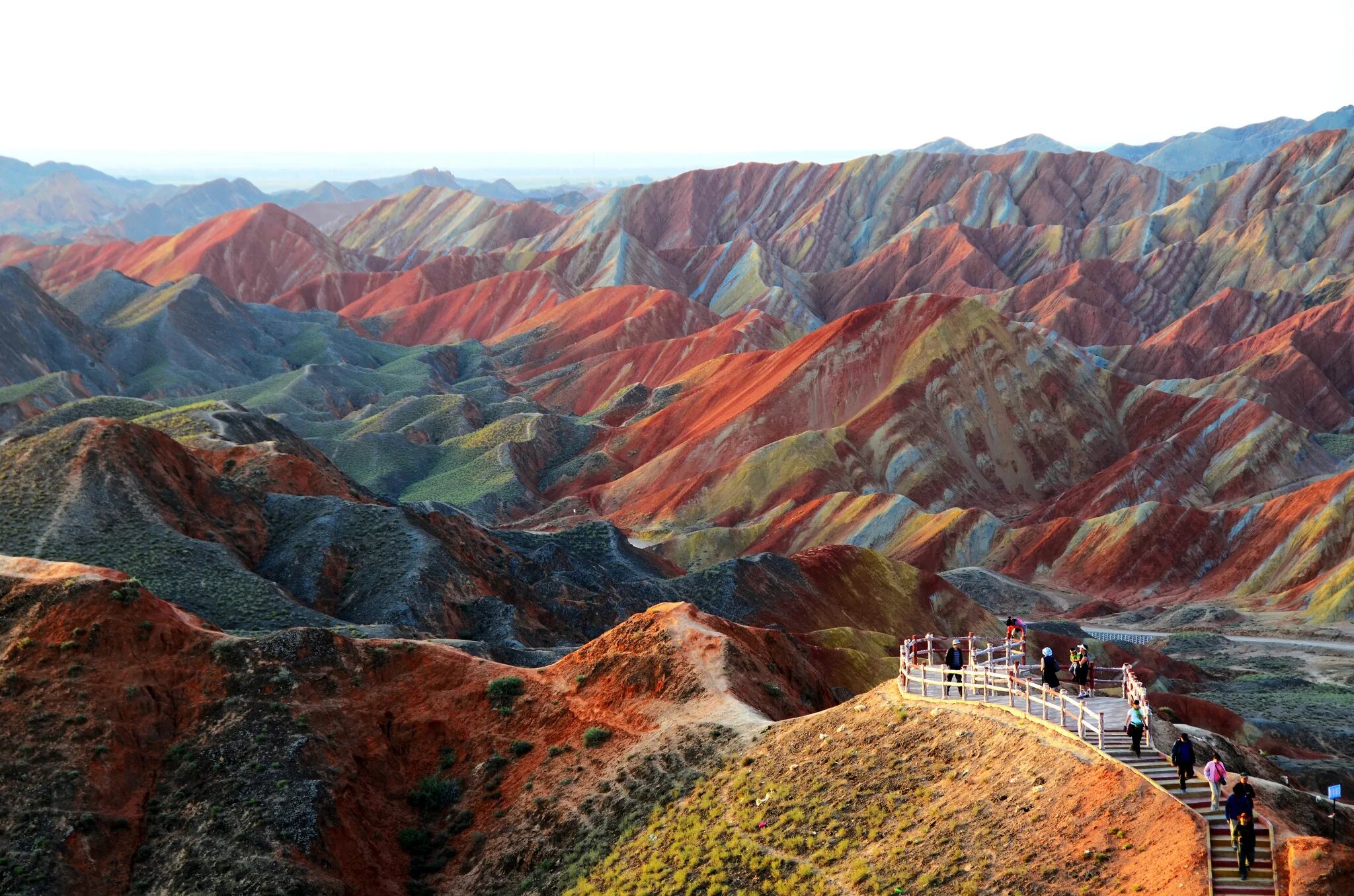 Радужные горы в китае фото Фотошоп в реальной жизни: разноцветные горы, простирающиеся на 500 квадратных ки