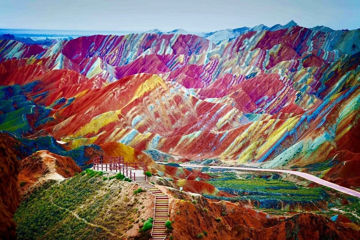 Радужные горы в китае фото The Rainbow Mountains Of China Are Earth's Paint Palette Rainbow mountains china