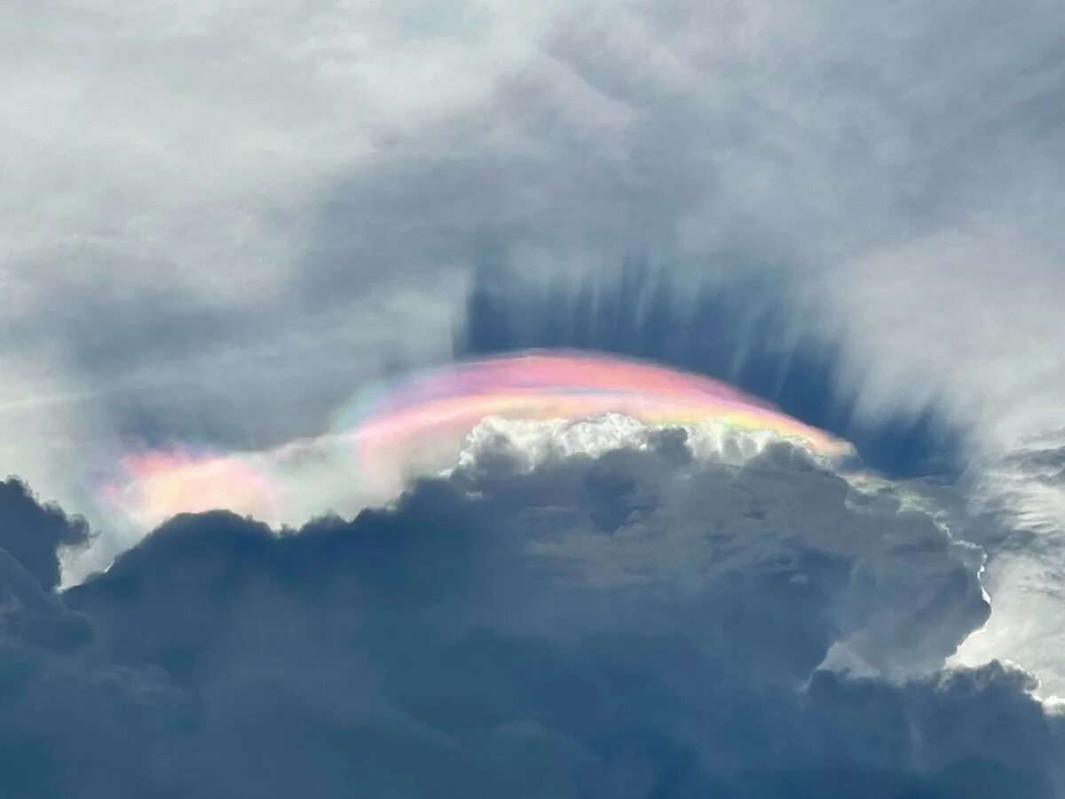 Радужные облака фото File:Cloud-iridescence-Parker-Canyon-AZ-Aug-6-2022.jpg - Wikipedia