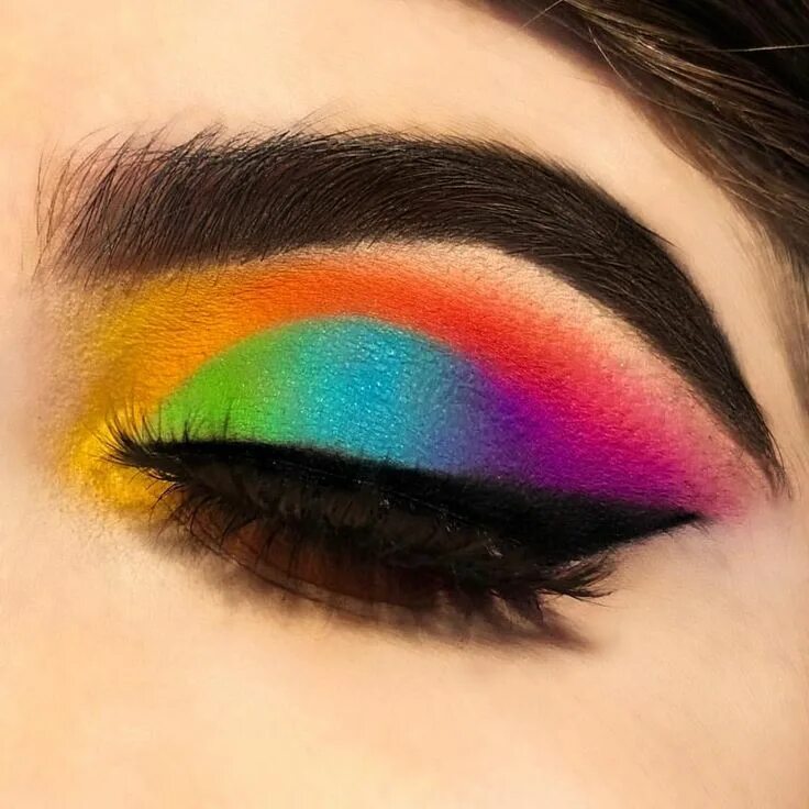 Радужный макияж фото Happy pride month. Here is my rainbow eye look. IG: @emvalencia Rainbow eye make