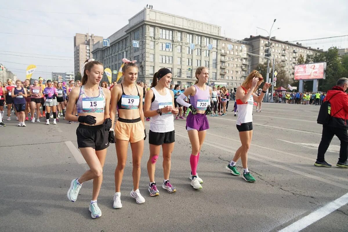 Раевича 2024 новосибирск фото В Новосибирске 15 тысяч человек пробежали по центру города - фоторепортаж