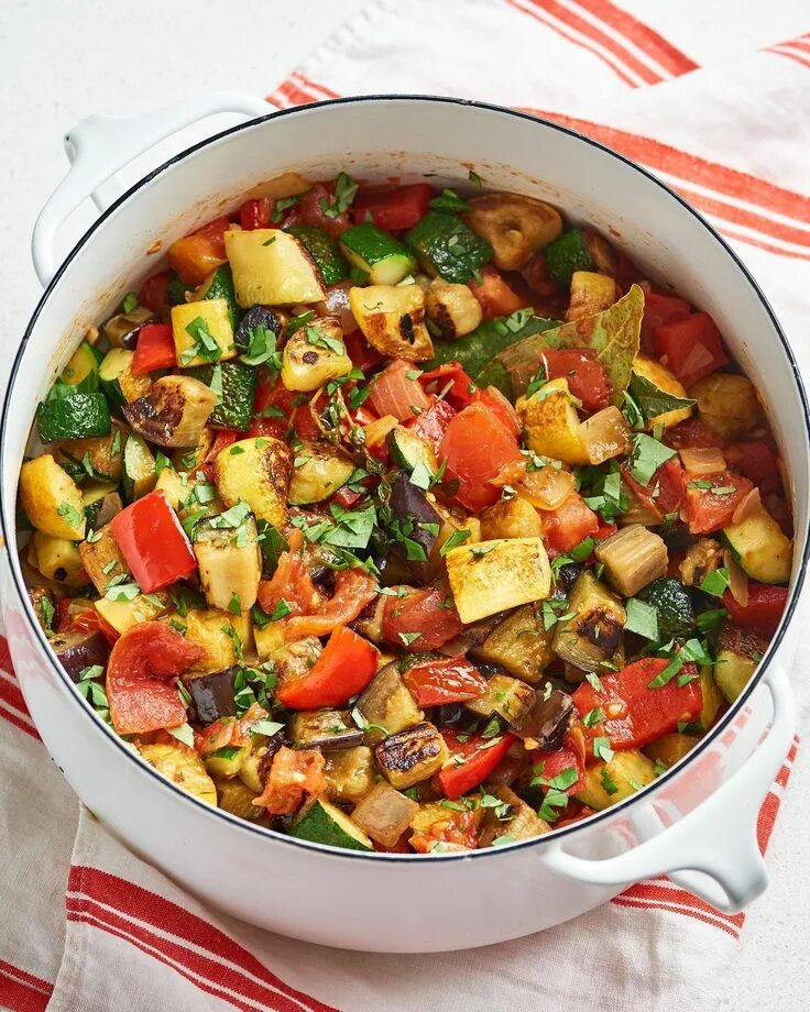 Рагу из овощей фото 25+ Recipes to Turn Your Farmers Market Haul into Dinner French ratatouille reci