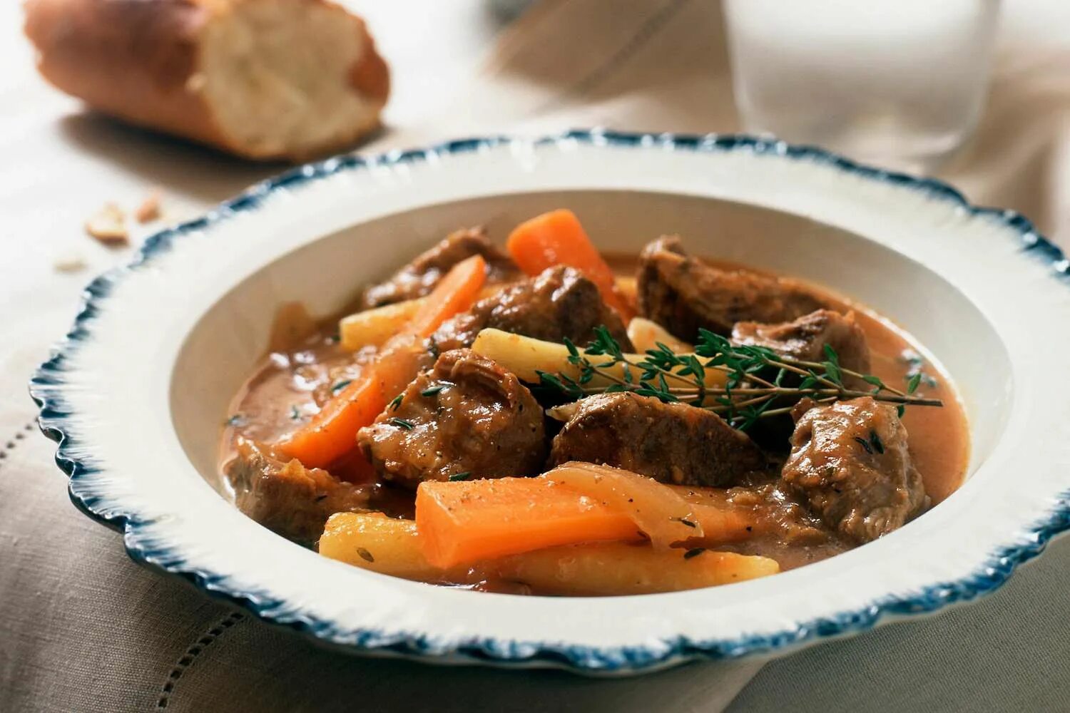 Рагу из свинины фото Crock Pot Beef Stew Recipe with Tomatoes and Red Wine