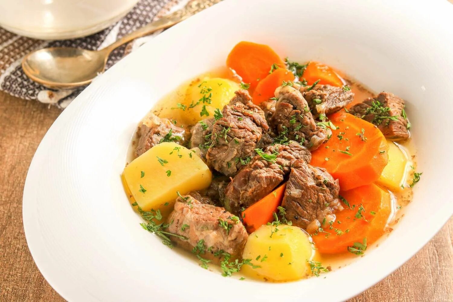 Рагу из свинины с овощами фото The Crock Pot Makes Lamb Stew a Possibility on a Busy Weeknight Recipe Lamb stew