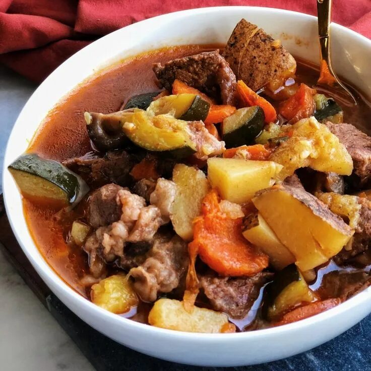 Рагу с мясом фото Whole30 Instant Pot Vegetable and Beef Stew - Balanced-Life-Leslie Beef soup rec