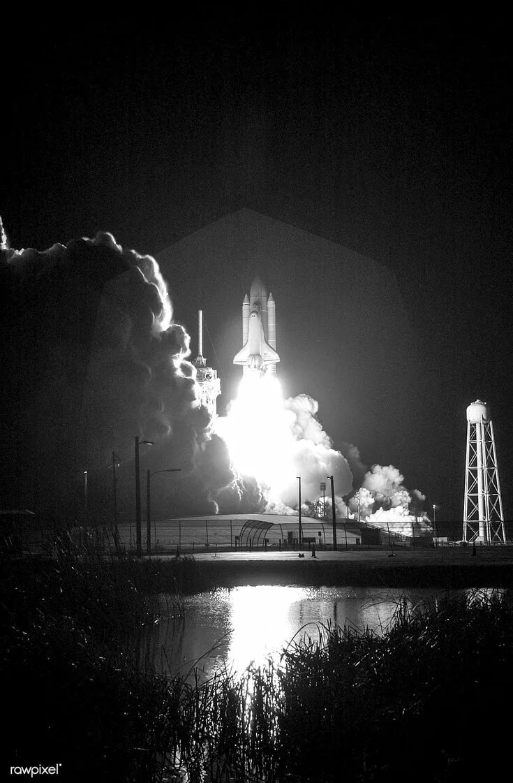 Ракета фото ночью At liftoff from Launch Pad 39B, Space Shuttle Discovery spreads a blaze of light