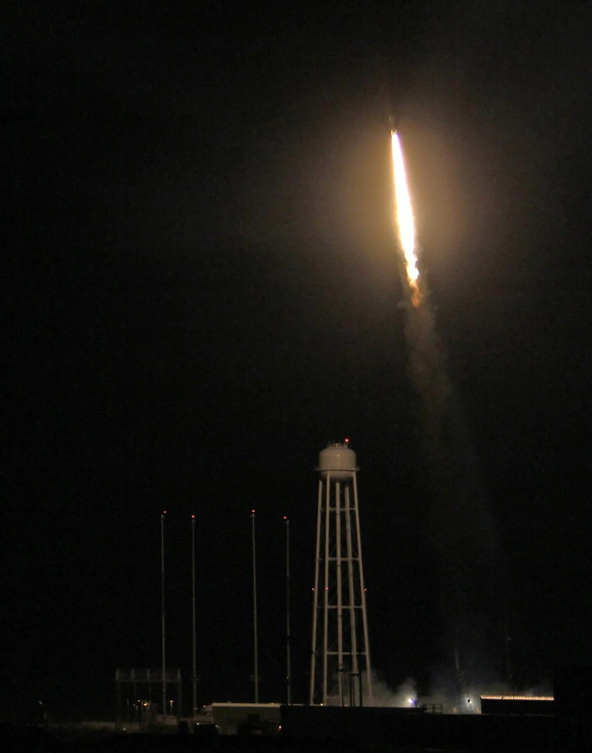 Ракета фото ночью Spectacular Night Launch from NASA Wallops Shines Bright Beacon on Star Formatio