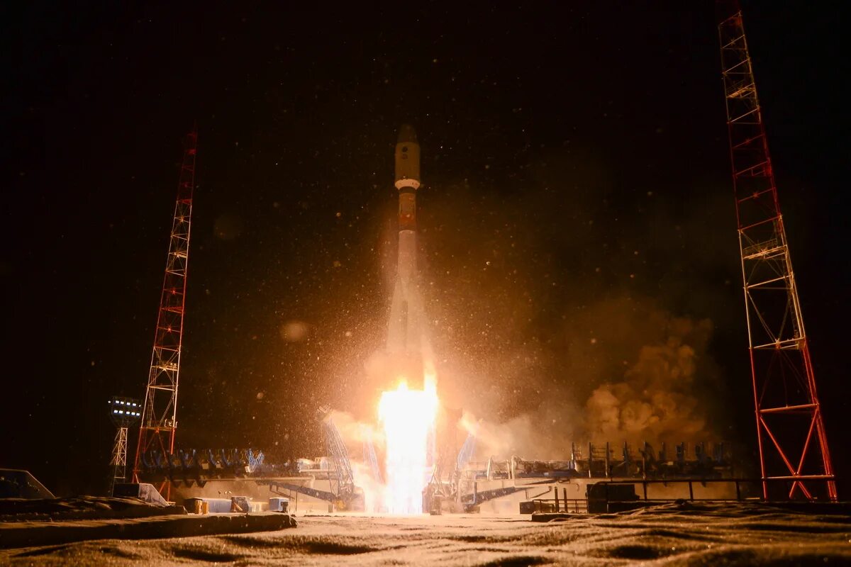 Ракета фото ночью The aerospace forces launched the "Soyuz-2" space rocket from the Plesetsk space