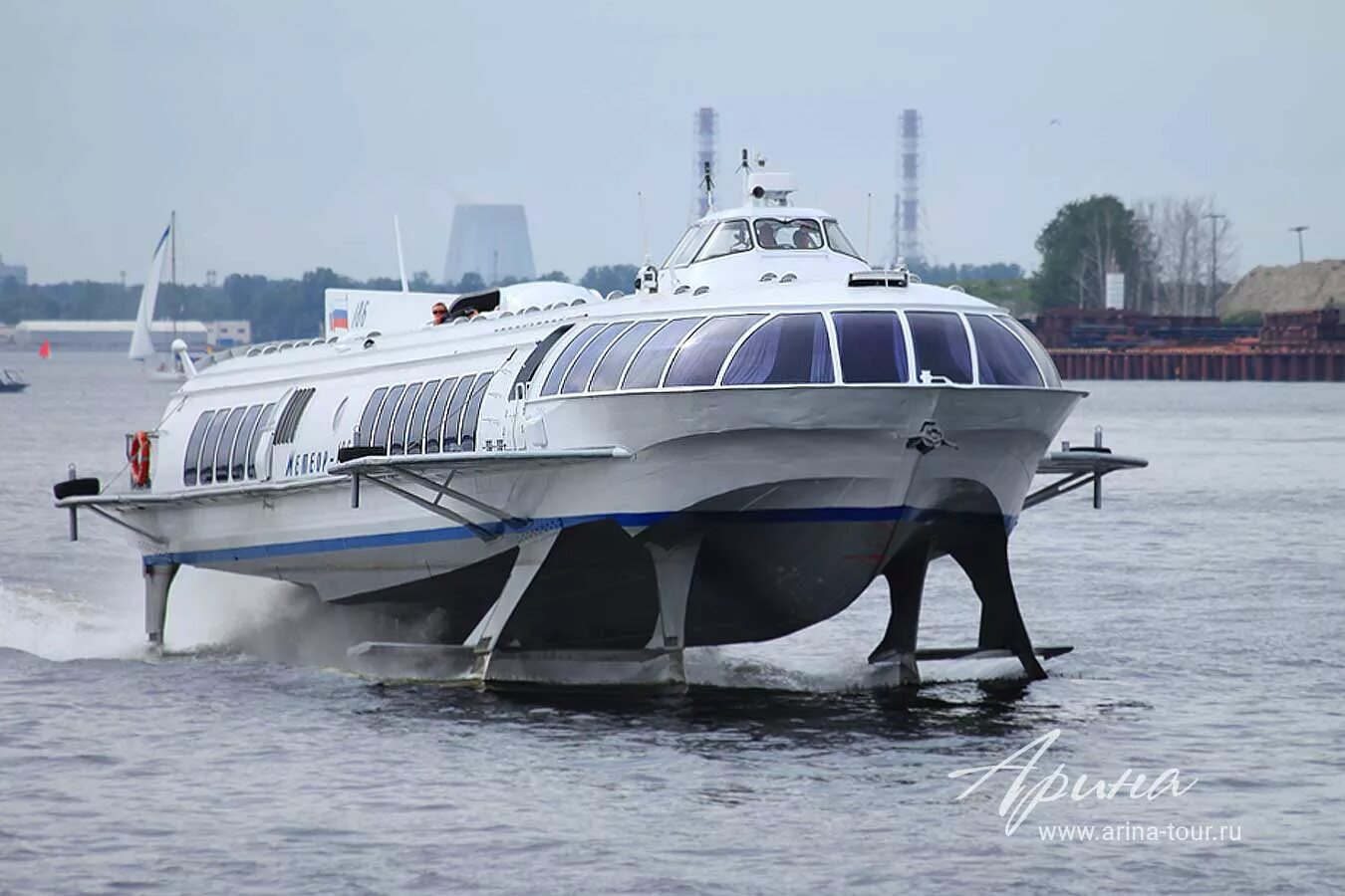 Ракета санкт петербургский просп 60 петергоф фото Метеор в Петергоф из центра Санкт-Петербурга. От Дворцовой набережной через Финс