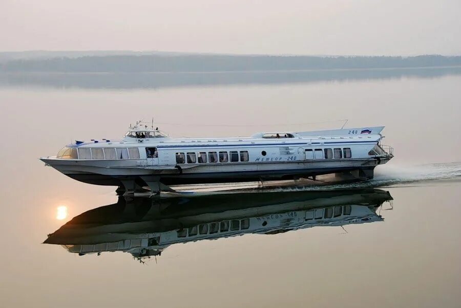 Ракета судно на подводных крыльях фото River Rockets of the Soviet Space Age Boat design, River fishing boat, Abandoned