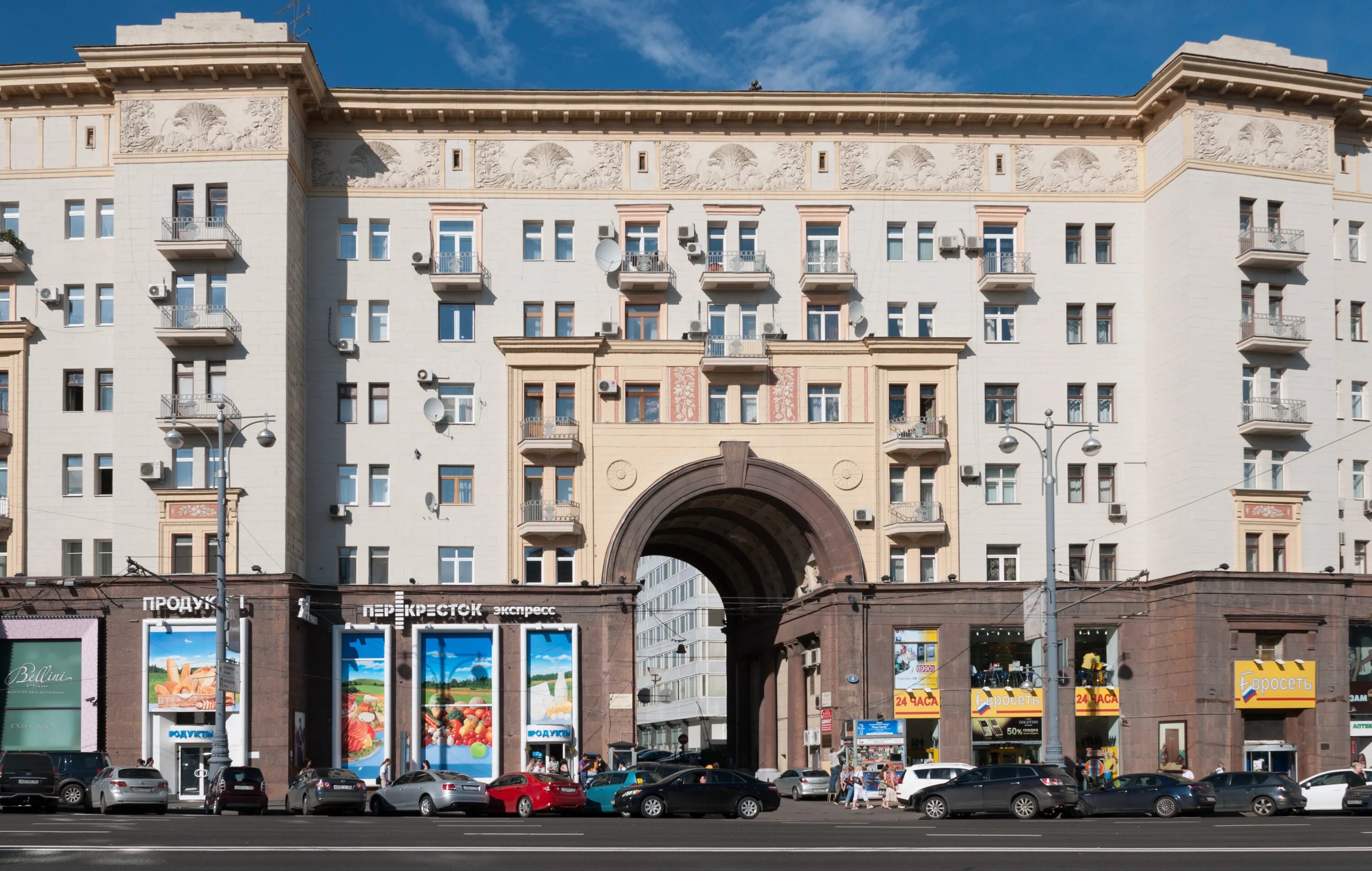 Ракета тверская ул 4 фото File:Moscow-russia-stalinist-architecture-june-2010.jpg - Wikimedia Commons