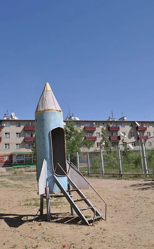 Ракета в детскую больницу фото vintage playground equipment Old Rocket Ship Playground Equipment Backyard playg