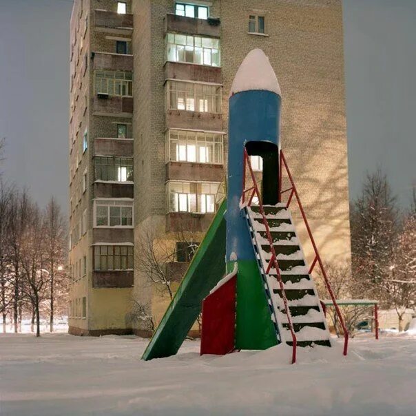 Ракета в детскую больницу фото Документальное фотоэссе об игровых площадках, отражающих главную детскую мечту с